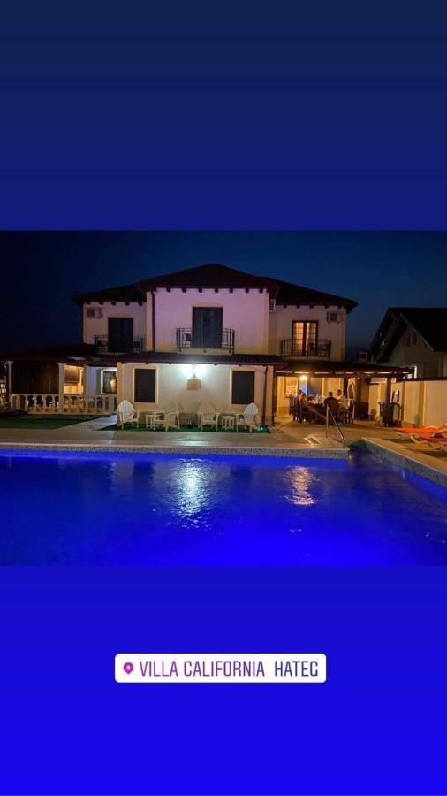 Villa California Hateg Exterior photo