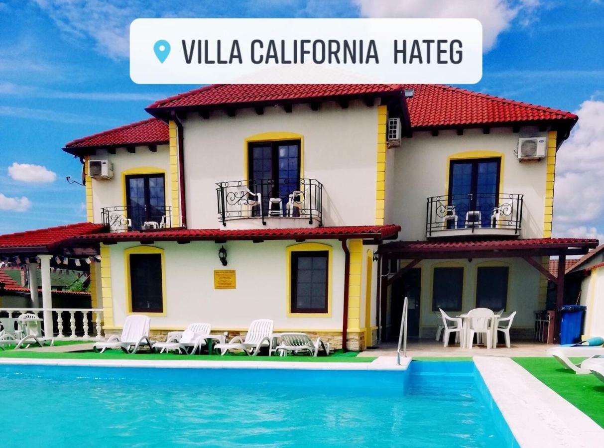 Villa California Hateg Exterior photo